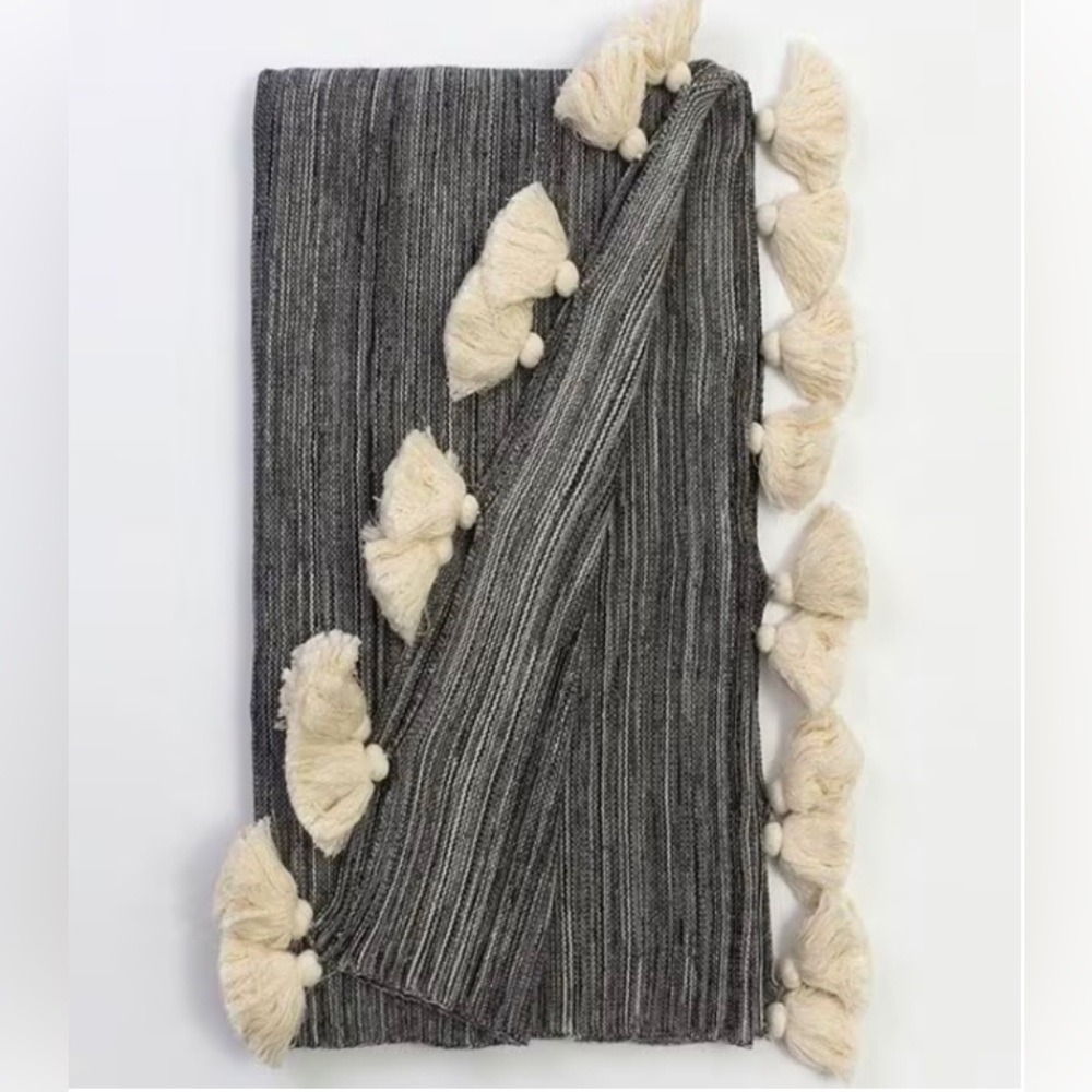 Amity Home 50 x 60 Knitted Throw